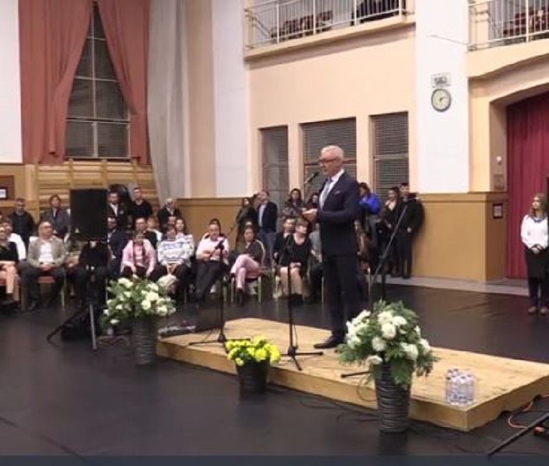 Szalagtűző Ünnepély