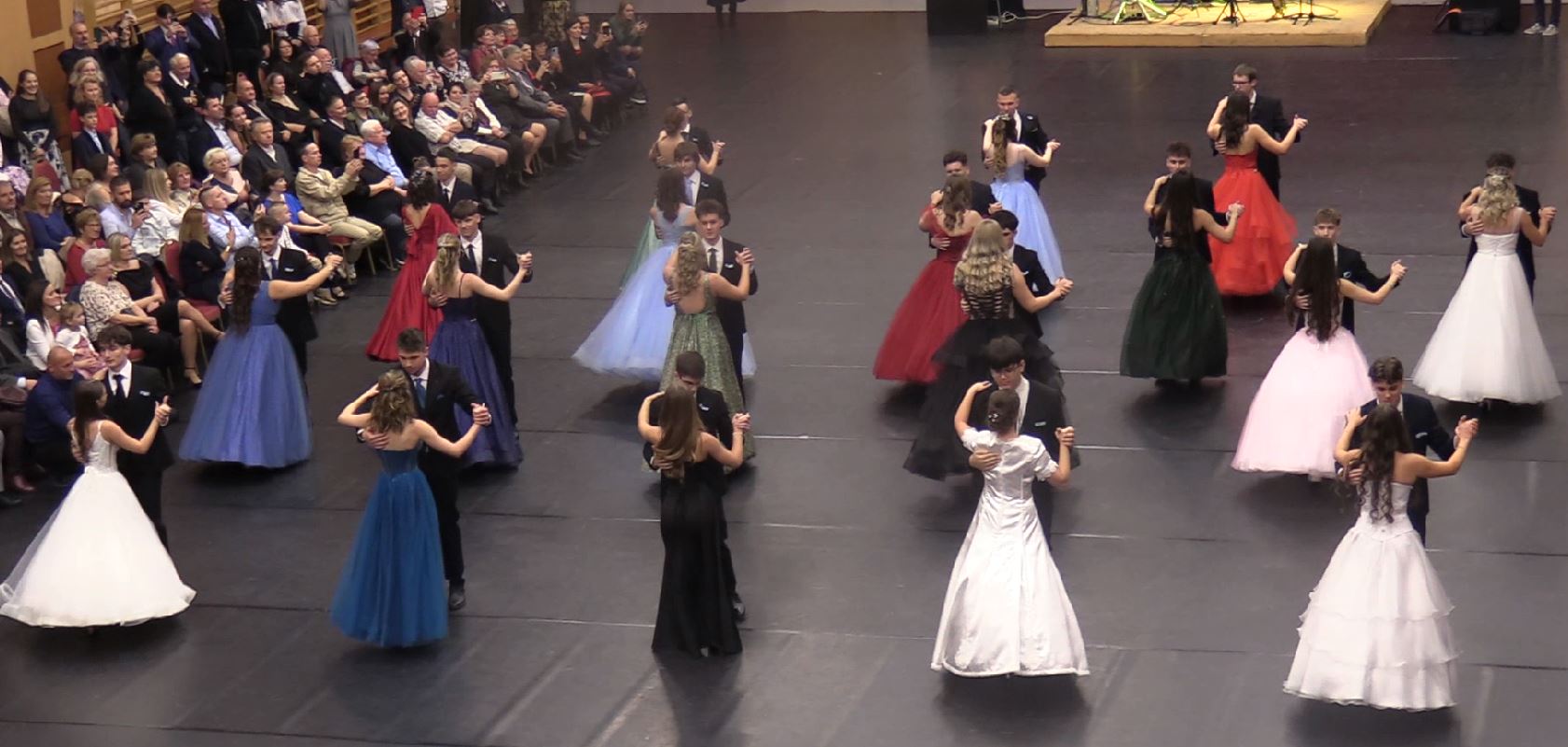 Szalagtűző Ünnepély