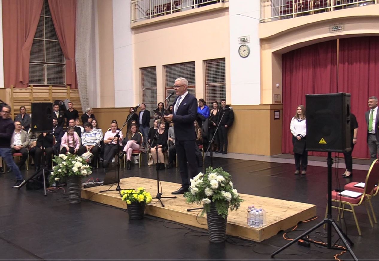 Szalagtűző Ünnepély